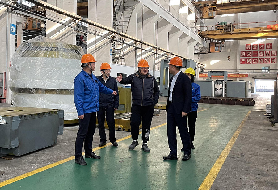 【291】市工商聯(lián)黨組書記王楓、浙江科技學(xué)院機(jī)械與汽車學(xué)院院長張?jiān)频燃钨e來電滾筒公司參觀考察.jpg