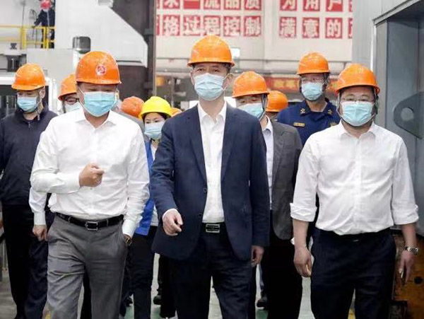市政府黨組成員、新區(qū)黨工委副書記錢洪文蒞臨我司考察指導(dǎo).jpg
